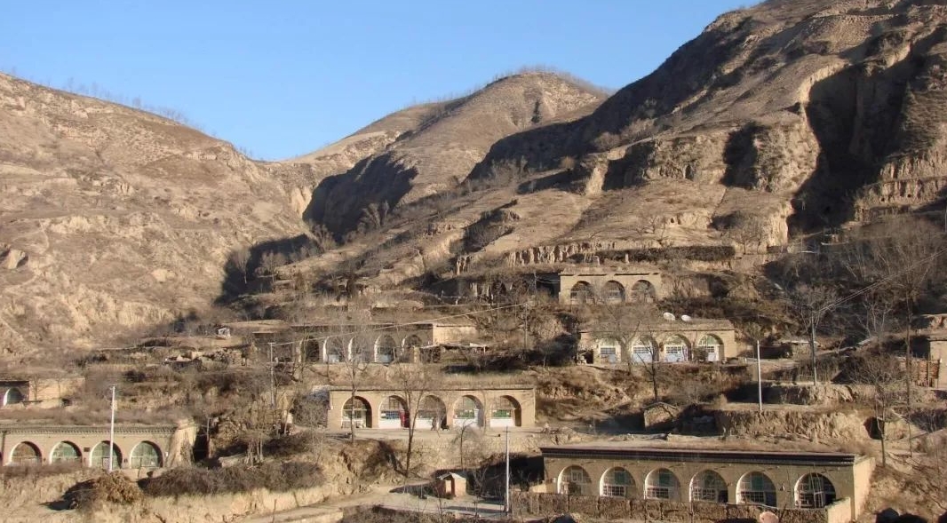 1744675735940975.jpg 窯洞.jpg